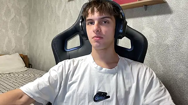 elliot scott online show from October 1, 2025, 7:42 pm