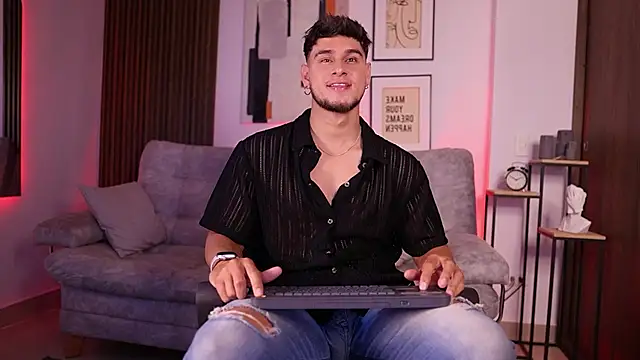 Snapshot of DaviesBrown chatting on September 20, 2025, 9:38 pm DaviesBrown online show from September 20, 2025, 9:38 pm