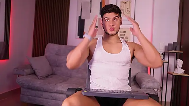 Snapshot of DaviesBrown chatting on September 24, 2025, 8:23 pm DaviesBrown online show from September 24, 2025, 8:23 pm