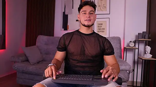 Snapshot of DaviesBrown chatting on September 26, 2025, 8:46 pm DaviesBrown online show from September 26, 2025, 8:46 pm