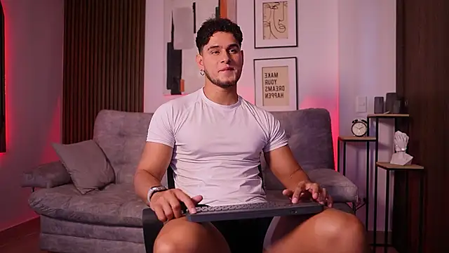 Snapshot of DaviesBrown chatting on September 29, 2025, 8:13 pm DaviesBrown online show from September 29, 2025, 8:13 pm