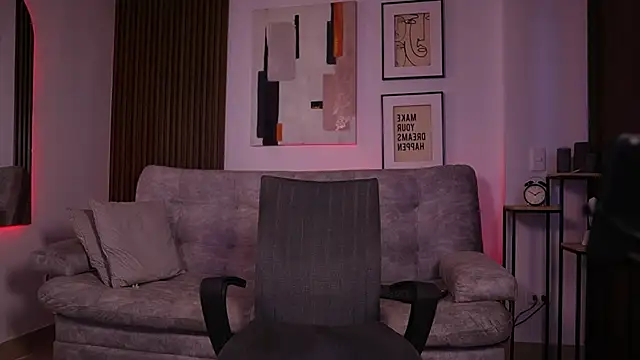 Snapshot of DaviesBrown chatting on October 10, 2025, 9:03 pm DaviesBrown online show from October 10, 2025, 9:03 pm