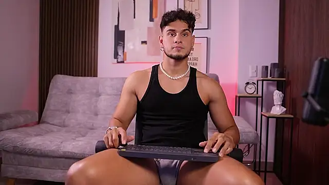 Snapshot of DaviesBrown chatting on October 24, 2025, 8:16 pm DaviesBrown online show from October 24, 2025, 8:16 pm