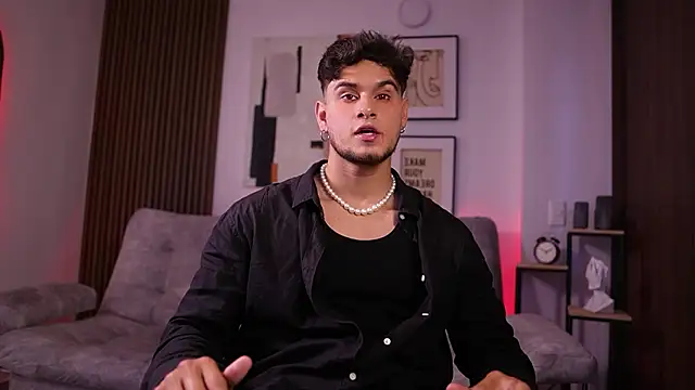 Snapshot of DaviesBrown chatting on October 31, 2025, 8:43 pm DaviesBrown online show from October 31, 2025, 8:43 pm