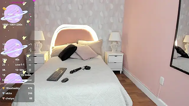 isabella milf  online show from June 12, 2026, 7:13 pm