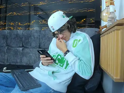 Diamond twink online show from February 18, 2026, 1:40 pm