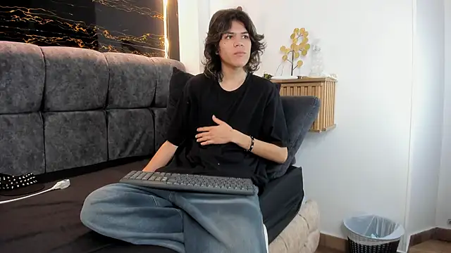 Diamond twink online show from March 20, 2026, 1:38 pm