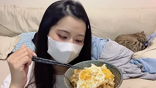 LHeart online show from October 13, 2025, 12:38 pm