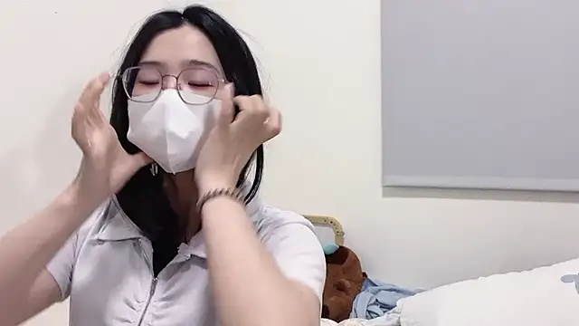 LHeart online show from December 15, 2025, 1:48 pm