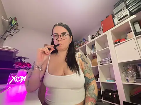 Snapshot of annalea85 chatting on February 13, 2026, 10:11 am annalea85 online show from February 13, 2026, 10:11 am