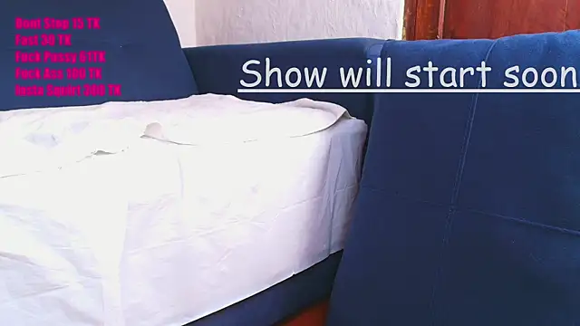 Snapshot of couplelove543 chatting on October 20, 2025, 5:35 pm couplelove543 online show from October 20, 2025, 5:35 pm