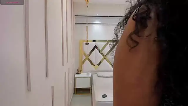 Snapshot of Sweet_Lucyy chatting on October 24, 2025, 4:53 am Sweet Lucyy online show from October 24, 2025, 4:53 am