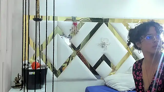 Snapshot of Sweet_Lucyy chatting on October 31, 2025, 5:19 am Sweet Lucyy online show from October 31, 2025, 5:19 am