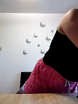 Snapshot of LarisseBelle chatting on October 11, 2025, 1:31 pm LarisseBelle online show from October 11, 2025, 1:31 pm