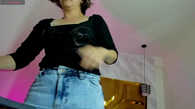 Snapshot of Luciifeer_ chatting on September 24, 2025, 6:33 pm Luciifeer  online show from September 24, 2025, 6:33 pm