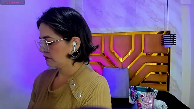 Snapshot of Luciifeer_ chatting on October 15, 2025, 6:52 pm Luciifeer  online show from October 15, 2025, 6:52 pm