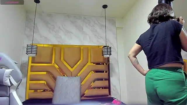 Snapshot of Luciifeer_ chatting on October 21, 2025, 8:42 pm Luciifeer  online show from October 21, 2025, 8:42 pm