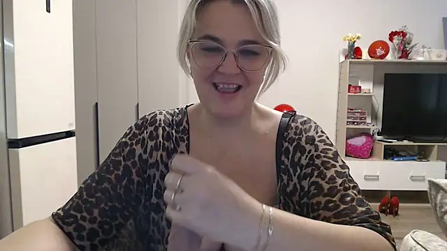 EleanoraDream online show from May 10, 2026, 7:13 am