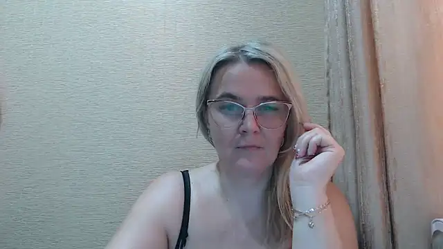 EleanoraDream online show from May 28, 2026, 8:55 am