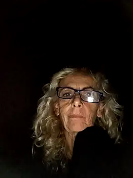 Snapshot of clarabell4 chatting on September 15, 2025, 8:09 pm clarabell4 online show from September 15, 2025, 8:09 pm