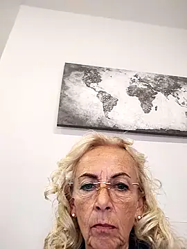 Snapshot of clarabell4 chatting on September 19, 2025, 8:16 am clarabell4 online show from September 19, 2025, 8:16 am