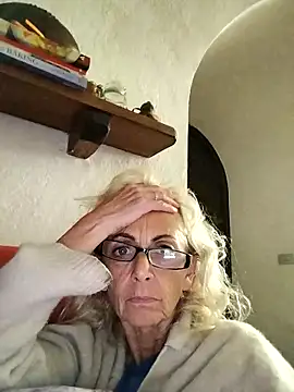 Snapshot of clarabell4 chatting on October 10, 2025, 8:30 pm clarabell4 online show from October 10, 2025, 8:30 pm