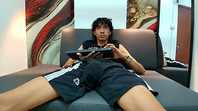 Snapshot of simondwayne chatting on March 20, 2026, 7:30 pm simondwayne online show from March 20, 2026, 7:30 pm