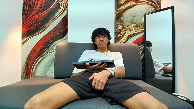 Snapshot of simondwayne chatting on April 13, 2026, 7:19 pm simondwayne online show from April 13, 2026, 7:19 pm