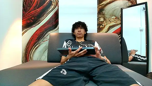 Snapshot of simondwayne chatting on April 14, 2026, 7:20 pm simondwayne online show from April 14, 2026, 7:20 pm