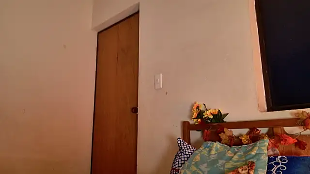  MoonLipson  online show from September 22, 2025, 5:09 am