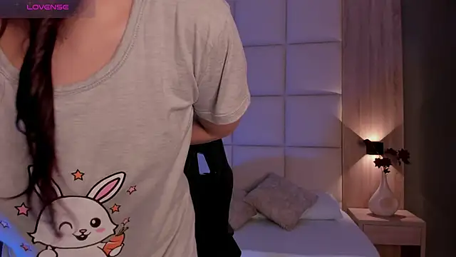 emma fhox online show from December 4, 2025, 2:21 am