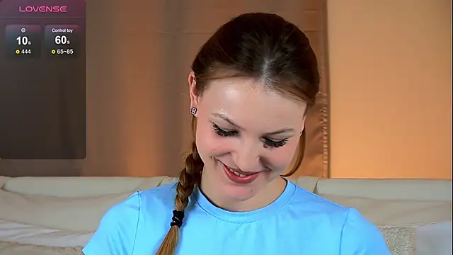 Snapshot of YungTessa chatting on September 30, 2025, 4:56 pm YungTessa online show from September 30, 2025, 4:56 pm