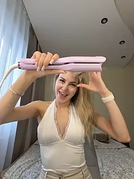 YungTessa online show from June 19, 2026, 2:32 pm