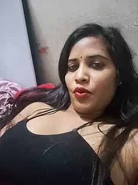 cute radhikaa online show from April 5, 2026, 9:23 pm