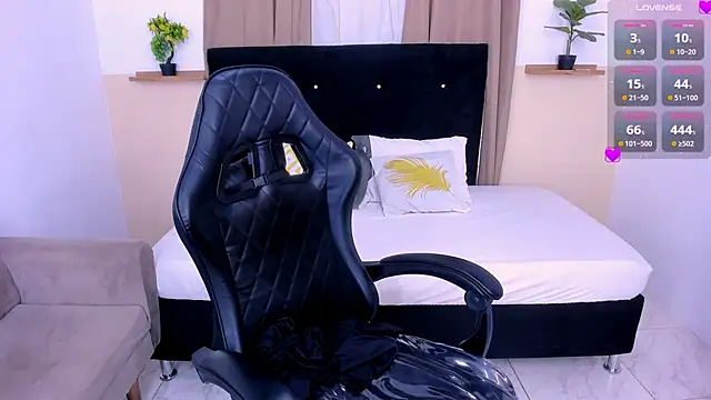 Snapshot of Sarah_Brooke chatting on October 2, 2025, 7:10 pm Sarah Brooke online show from October 2, 2025, 7:10 pm