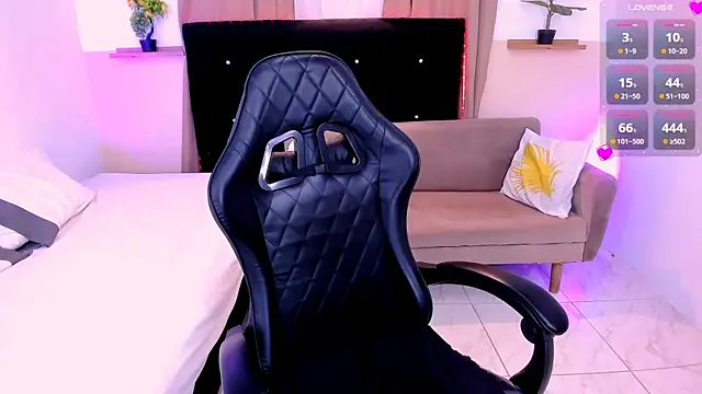 Snapshot of Sarah_Brooke chatting on October 27, 2025, 6:56 pm Sarah Brooke online show from October 27, 2025, 6:56 pm