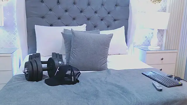 ZoeKrug online show from January 18, 2026, 3:27 pm