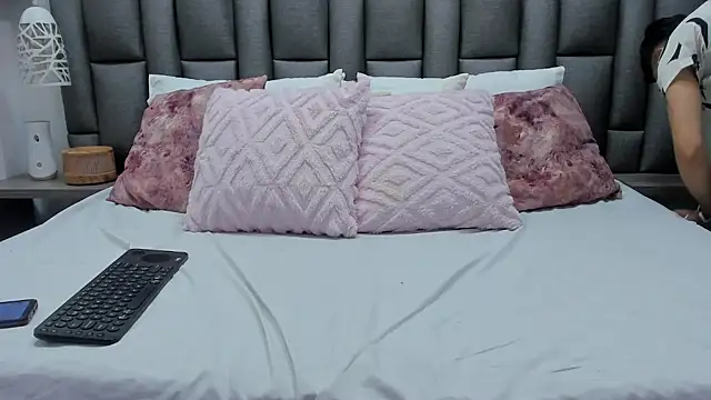 Snapshot of ZoeKrug chatting on February 21, 2026, 1:12 pm ZoeKrug online show from February 21, 2026, 1:12 pm