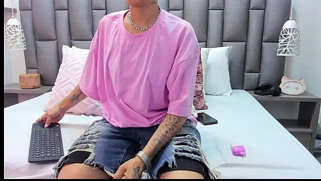 Snapshot of ZoeKrug chatting on March 10, 2026, 12:21 pm ZoeKrug online show from March 10, 2026, 12:21 pm