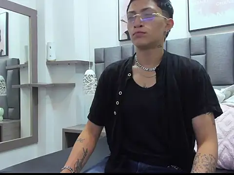 Snapshot of ZoeKrug chatting on March 14, 2026, 11:59 am ZoeKrug online show from March 14, 2026, 11:59 am