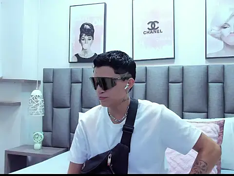 Snapshot of ZoeKrug chatting on March 23, 2026, 12:09 pm ZoeKrug online show from March 23, 2026, 12:09 pm