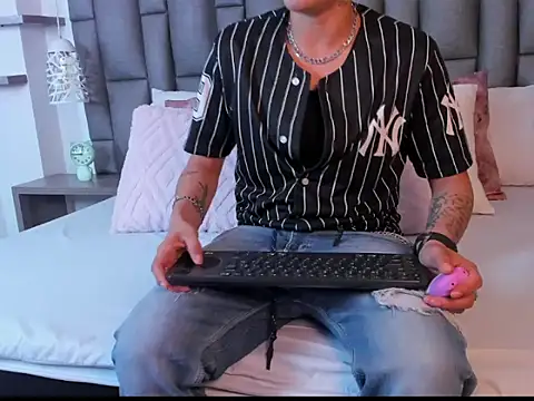 Snapshot of ZoeKrug chatting on March 30, 2026, 11:55 am ZoeKrug online show from March 30, 2026, 11:55 am