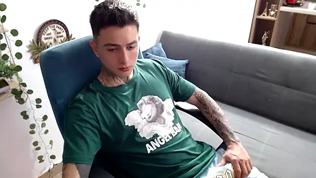 Snapshot of santii_ss chatting on March 20, 2026, 2:16 am santii ss online show from March 20, 2026, 2:16 am