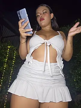 Yessica Lopezz online show from June 7, 2026, 9:35 am