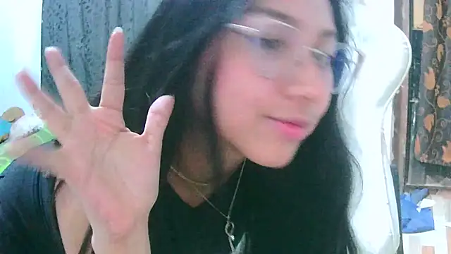 Snapshot of honeysweet111 chatting on October 6, 2025, 3:59 am honeysweet111 online show from October 6, 2025, 3:59 am