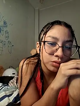 honeysweet111 online show from May 27, 2026, 8:17 pm