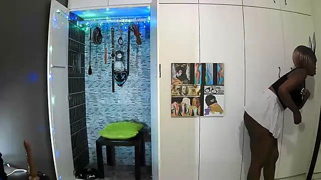 Snapshot of BaDSubMiss chatting on September 29, 2025, 4:28 am BaDSubMiss online show from September 29, 2025, 4:28 am