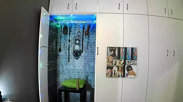 Snapshot of BaDSubMiss chatting on October 9, 2025, 4:10 am BaDSubMiss online show from October 9, 2025, 4:10 am