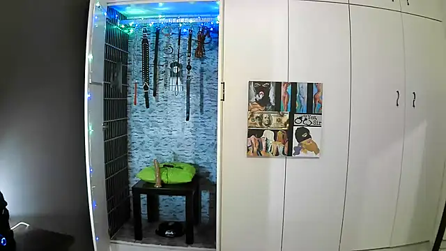 Snapshot of BaDSubMiss chatting on October 12, 2025, 4:11 am BaDSubMiss online show from October 12, 2025, 4:11 am