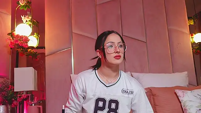 Snapshot of LucyLextonX chatting on March 16, 2026, 7:18 pm LucyLextonX online show from March 16, 2026, 7:18 pm